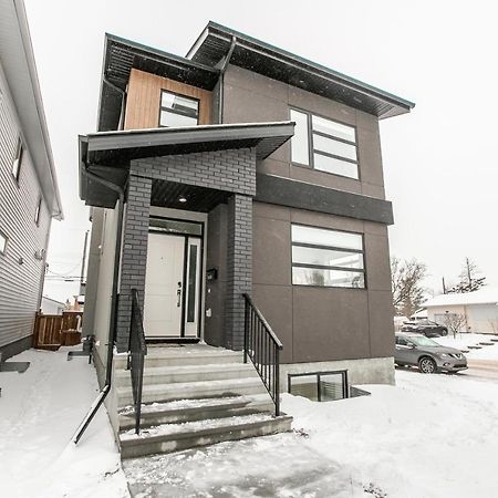 Bright Modern Home - King Bed - Free Parking - Fireplace - Fast Wi-Fi - Free Netflix Έντμοντον Εξωτερικό φωτογραφία
