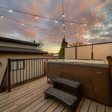Bright Modern Home - King Bed - Free Parking - Fireplace - Fast Wi-Fi - Free Netflix Έντμοντον Εξωτερικό φωτογραφία