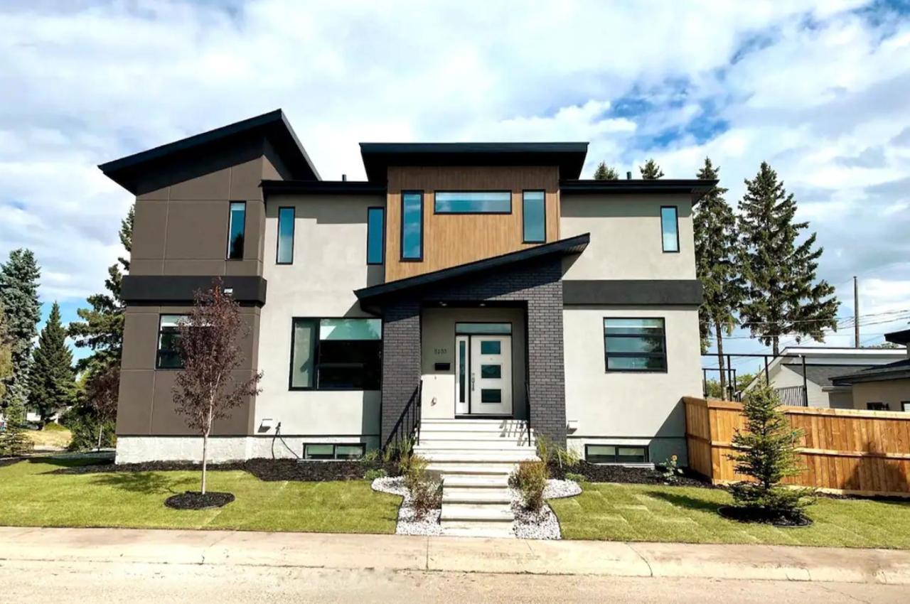 Bright Modern Home - King Bed - Free Parking - Fireplace - Fast Wi-Fi - Free Netflix Έντμοντον Εξωτερικό φωτογραφία